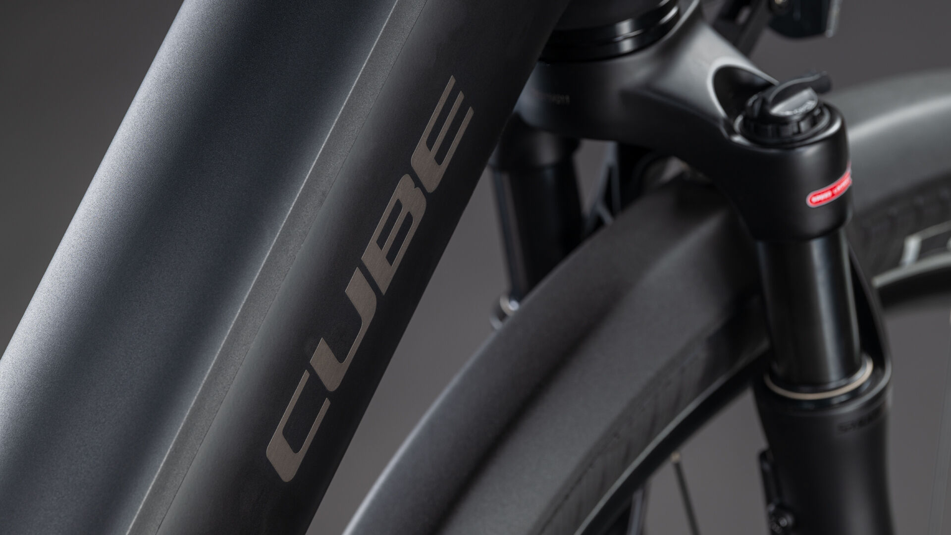 Cube Supreme RT Hybrid Deluxe EX 600 black´n´chrome UN3556 Fahrzeug mit Antrieb durch Lithium-Ionen- Batterien. Transport nach SV 388 und 666 ADR.