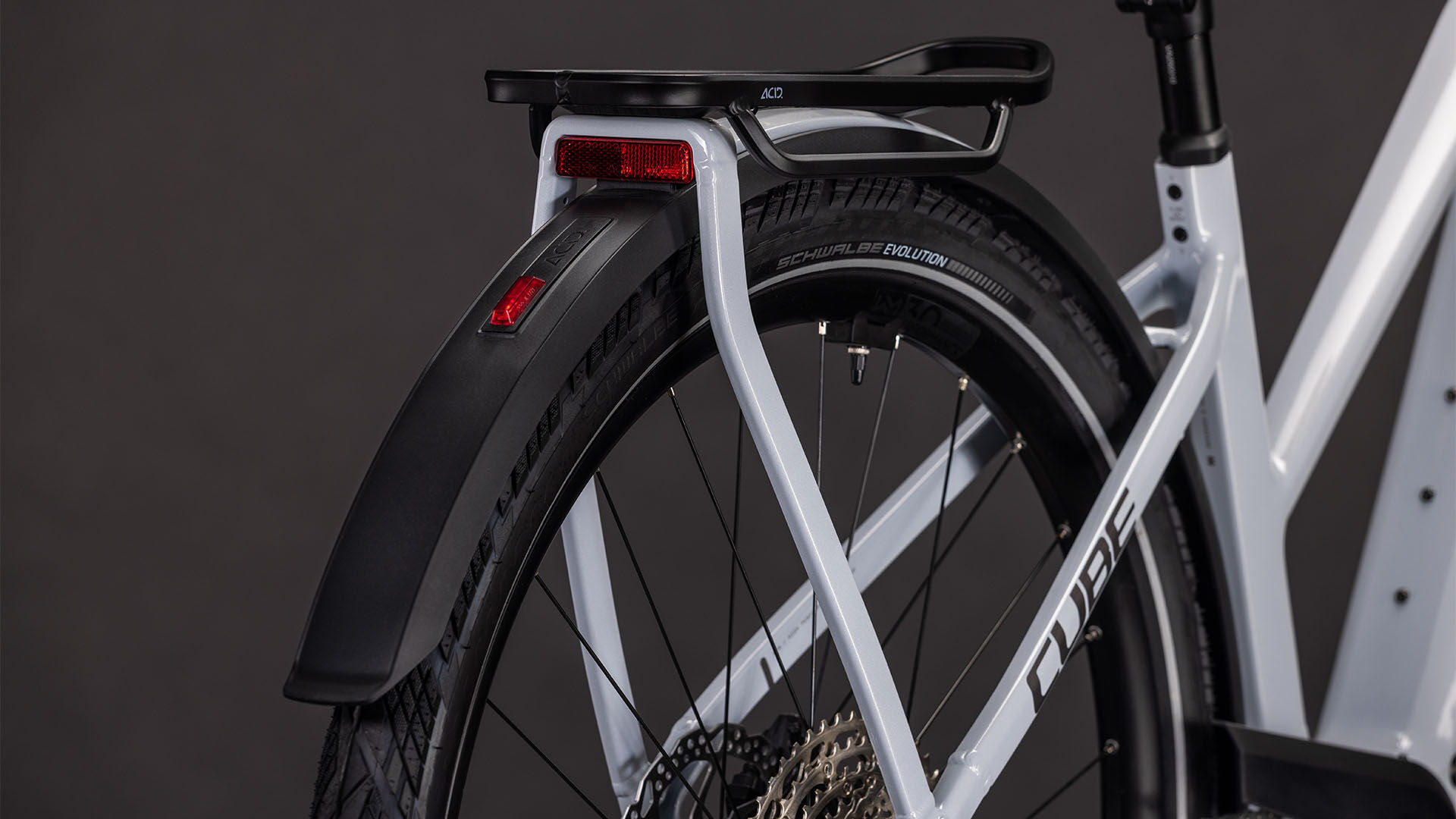 Cube Kathmandu Hybrid SLX 800 foggrey´n´grey UN3556 Fahrzeug mit Antrieb durch Lithium-Ionen- Batterien. Transport nach SV 388 und 666 ADR.