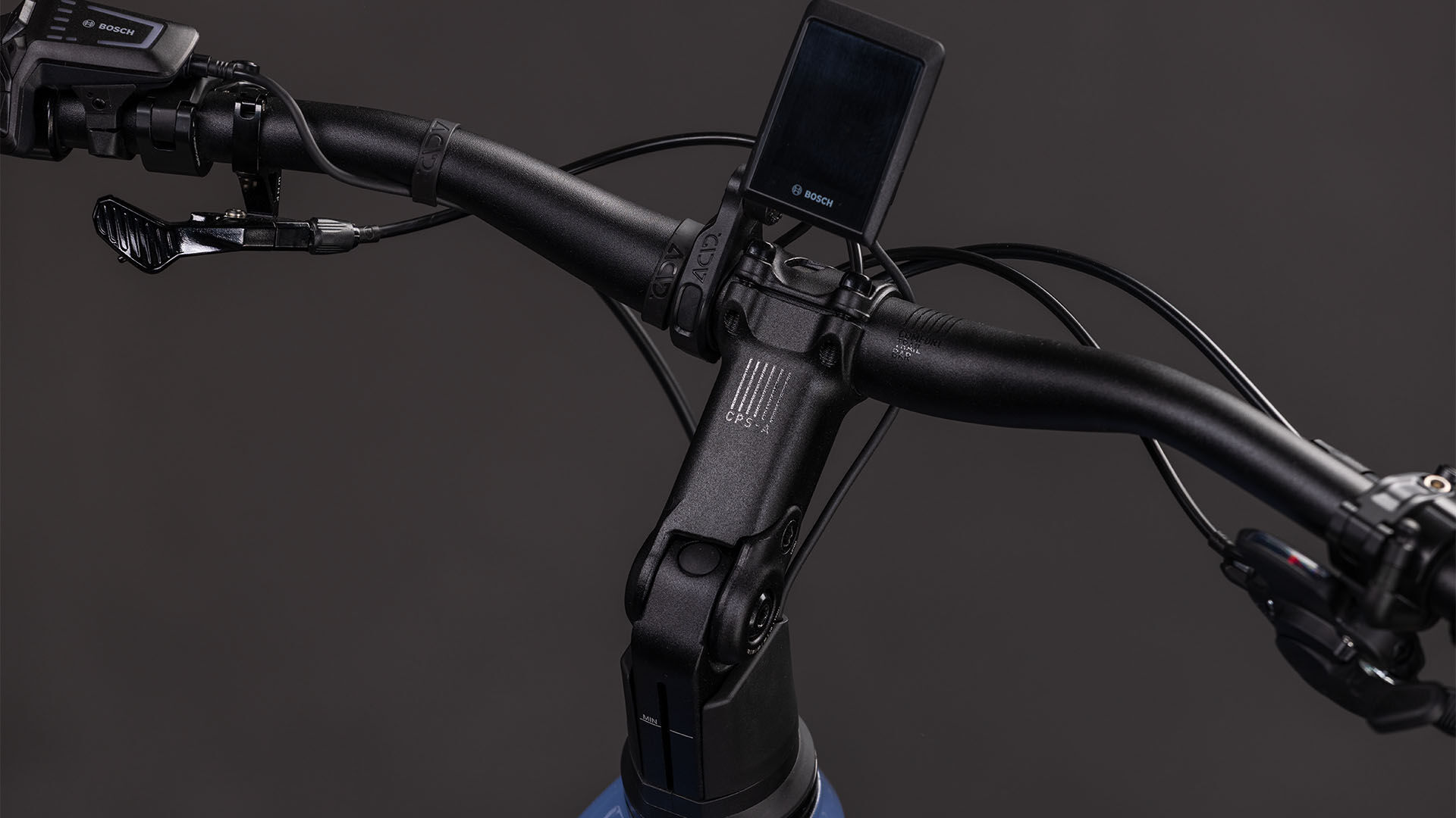 Cube Nuride Hybrid EXC 800 jeansblue´n´blue UN3556 Fahrzeug mit Antrieb durch Lithium-Ionen- Batterien. Transport nach SV 388 und 666 ADR.