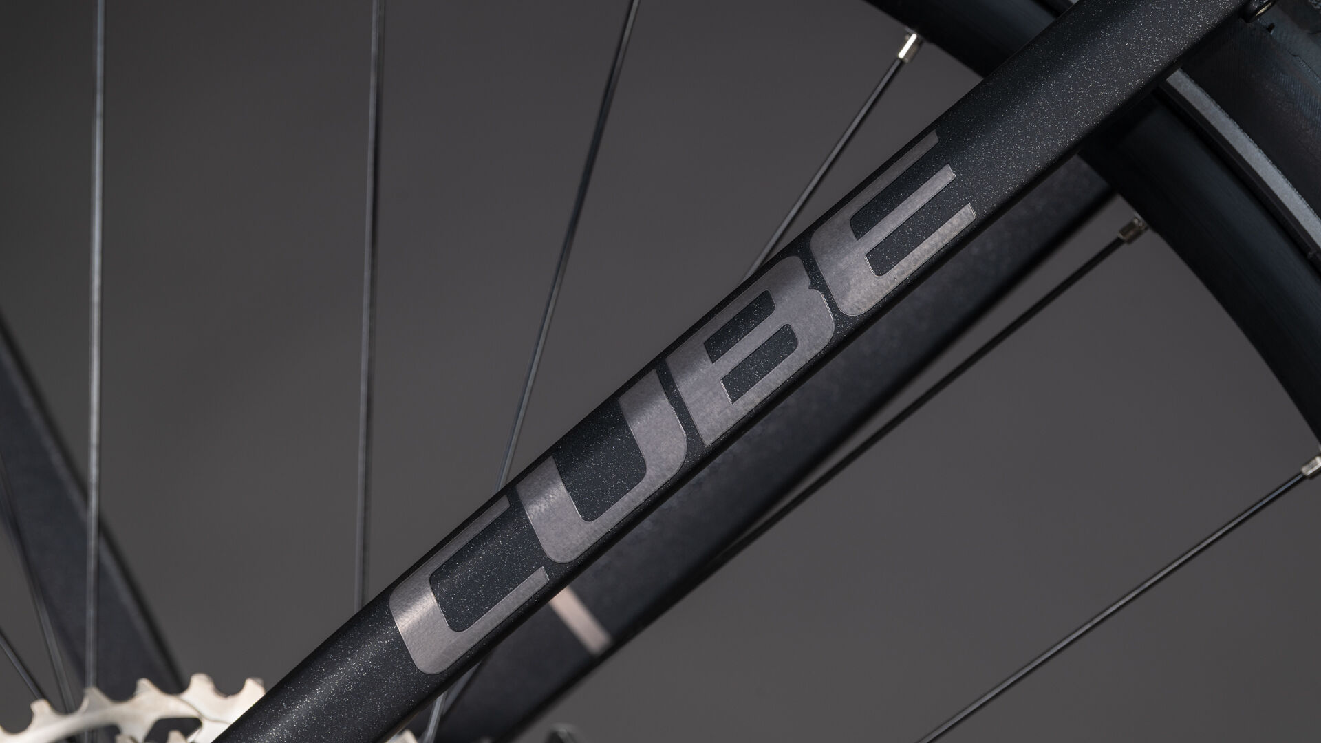 Cube Kathmandu Hybrid SLX 800 silverdust´n´chrome UN3556 Fahrzeug mit Antrieb durch Lithium-Ionen- Batterien. Transport nach SV 388 und 666 ADR.