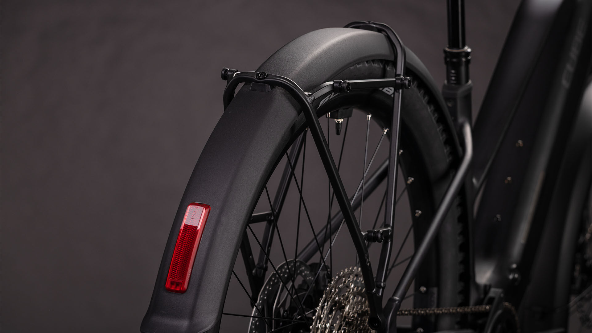 Cube Reaction Hybrid Pro 800 FE blackline UN3556 Fahrzeug mit Antrieb durch Lithium-Ionen- Batterien. Transport nach SV 388 und 666 ADR.