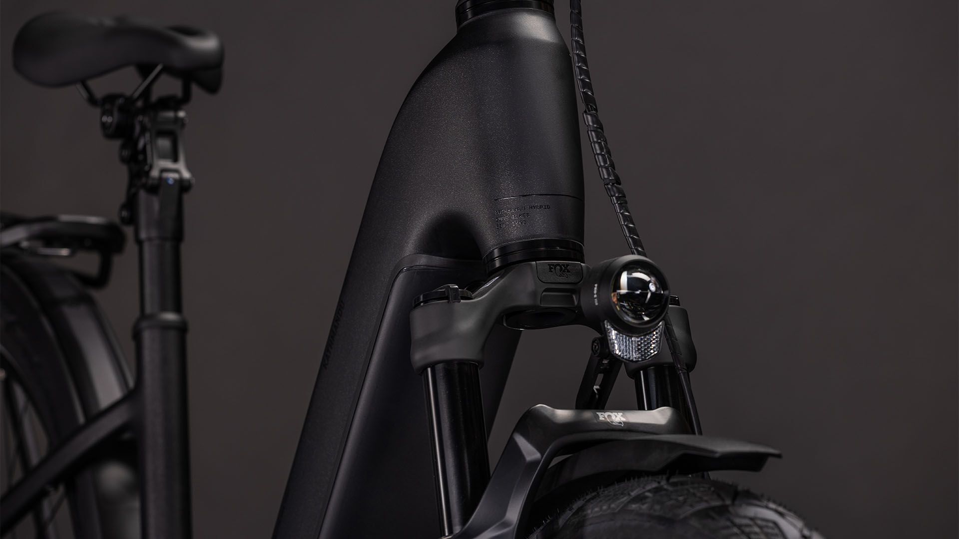 Cube Kathmandu Hybrid SLX 800 silverdust´n´chrome UN3556 Fahrzeug mit Antrieb durch Lithium-Ionen- Batterien. Transport nach SV 388 und 666 ADR.