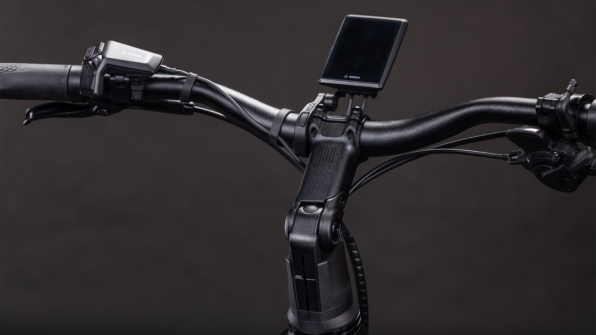 Cube Kathmandu Hybrid Pro 800 coal´n´black UN3556 Fahrzeug mit Antrieb durch Lithium-Ionen- Batterien. Transport nach SV 388 und 666 ADR.