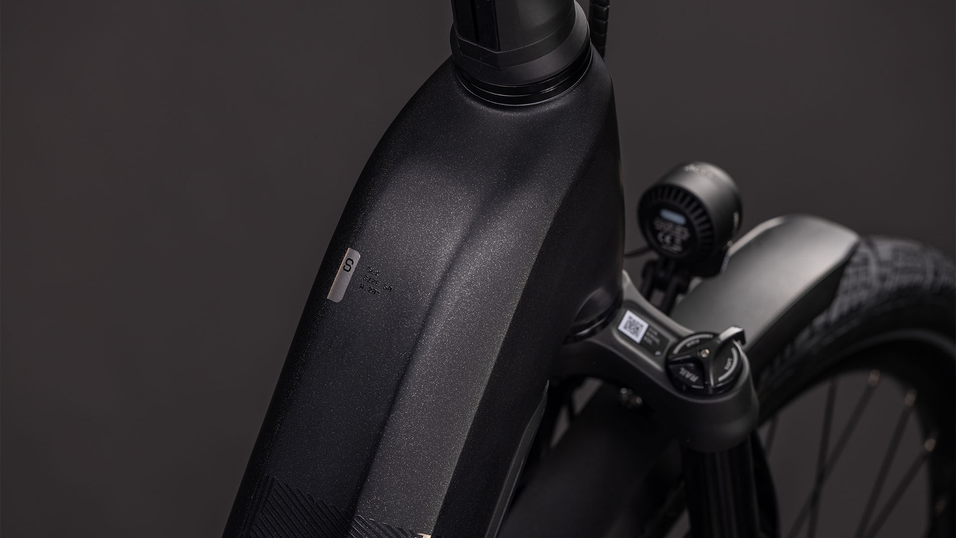 Cube Kathmandu Hybrid SLX 800 silverdust´n´chrome UN3556 Fahrzeug mit Antrieb durch Lithium-Ionen- Batterien. Transport nach SV 388 und 666 ADR.