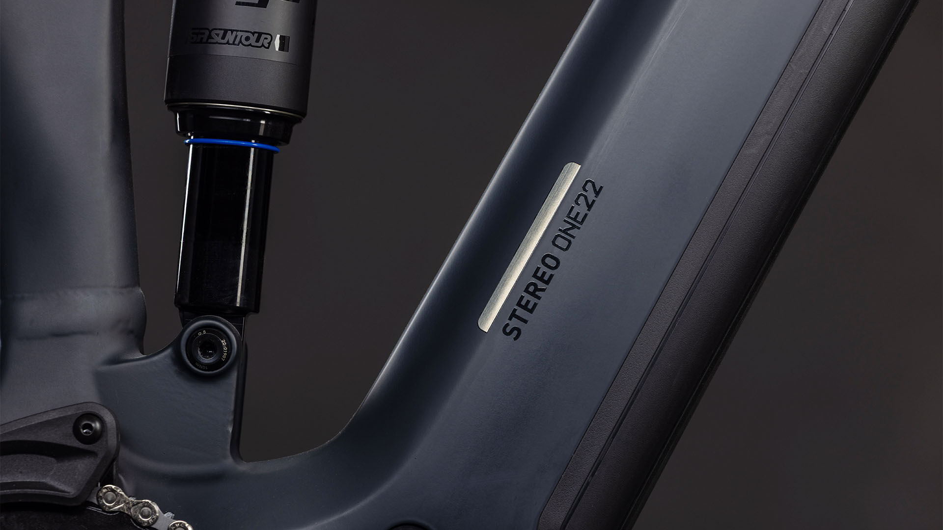 Cube Stereo Hybrid ONE22 Pro 800 FE night´n´chrome UN3556 Fahrzeug mit Antrieb durch Lithium-Ionen- Batterien. Transport nach SV 388 und 666 ADR.