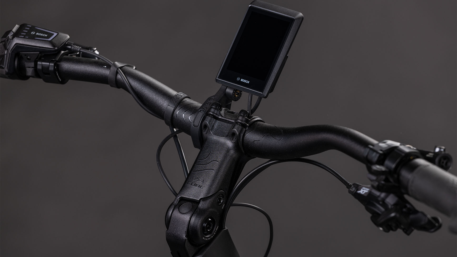 Cube Kathmandu Hybrid C:62 SLX 400X liquidblack´n´bluedust UN3556 Fahrzeug mit Antrieb durch Lithium-Ionen- Batterien. Transport nach SV 388 und 666 ADR.