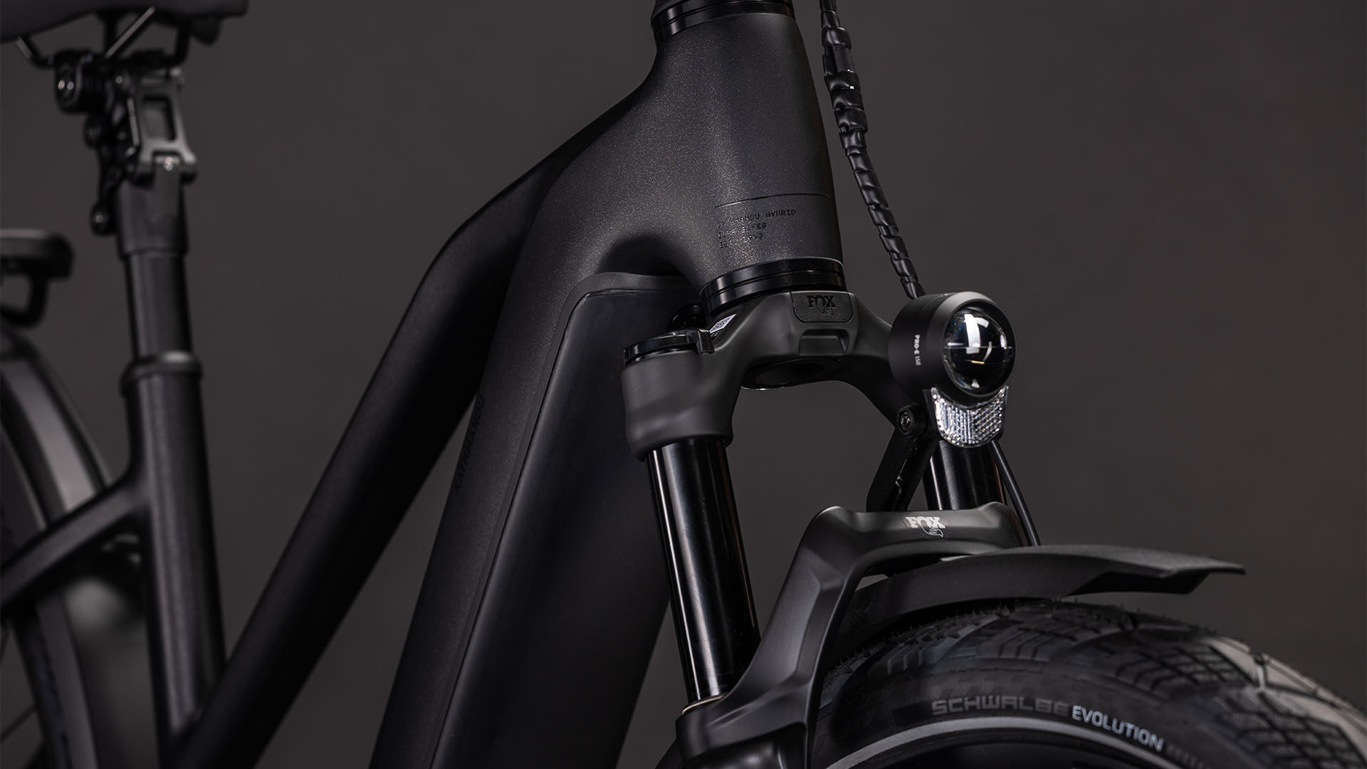 Cube Kathmandu Hybrid SLX 800 silverdust´n´chrome UN3556 Fahrzeug mit Antrieb durch Lithium-Ionen- Batterien. Transport nach SV 388 und 666 ADR.