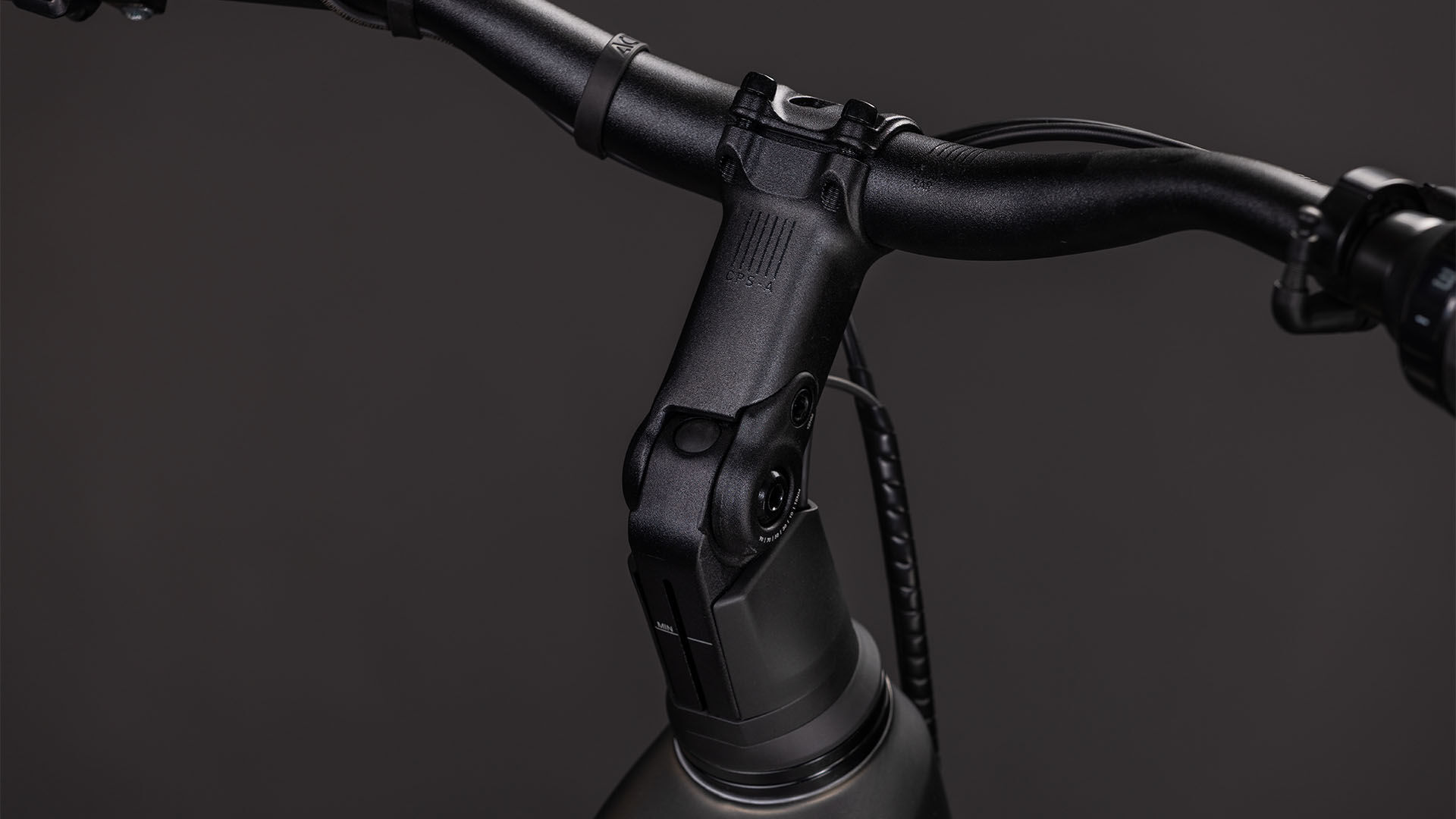 Cube Touring Hybrid Comfort SLX 800 charcoal´n´chrome UN3556 Fahrzeug mit Antrieb durch Lithium-Ionen- Batterien. Transport nach SV 388 und 666 ADR.