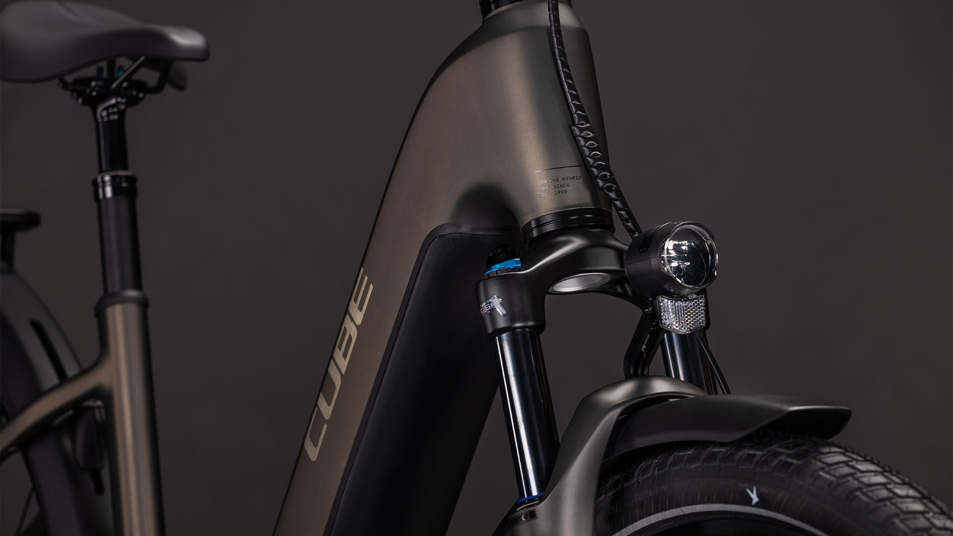 Cube Touring Hybrid Comfort SLX 800 charcoal´n´chrome UN3556 Fahrzeug mit Antrieb durch Lithium-Ionen- Batterien. Transport nach SV 388 und 666 ADR.