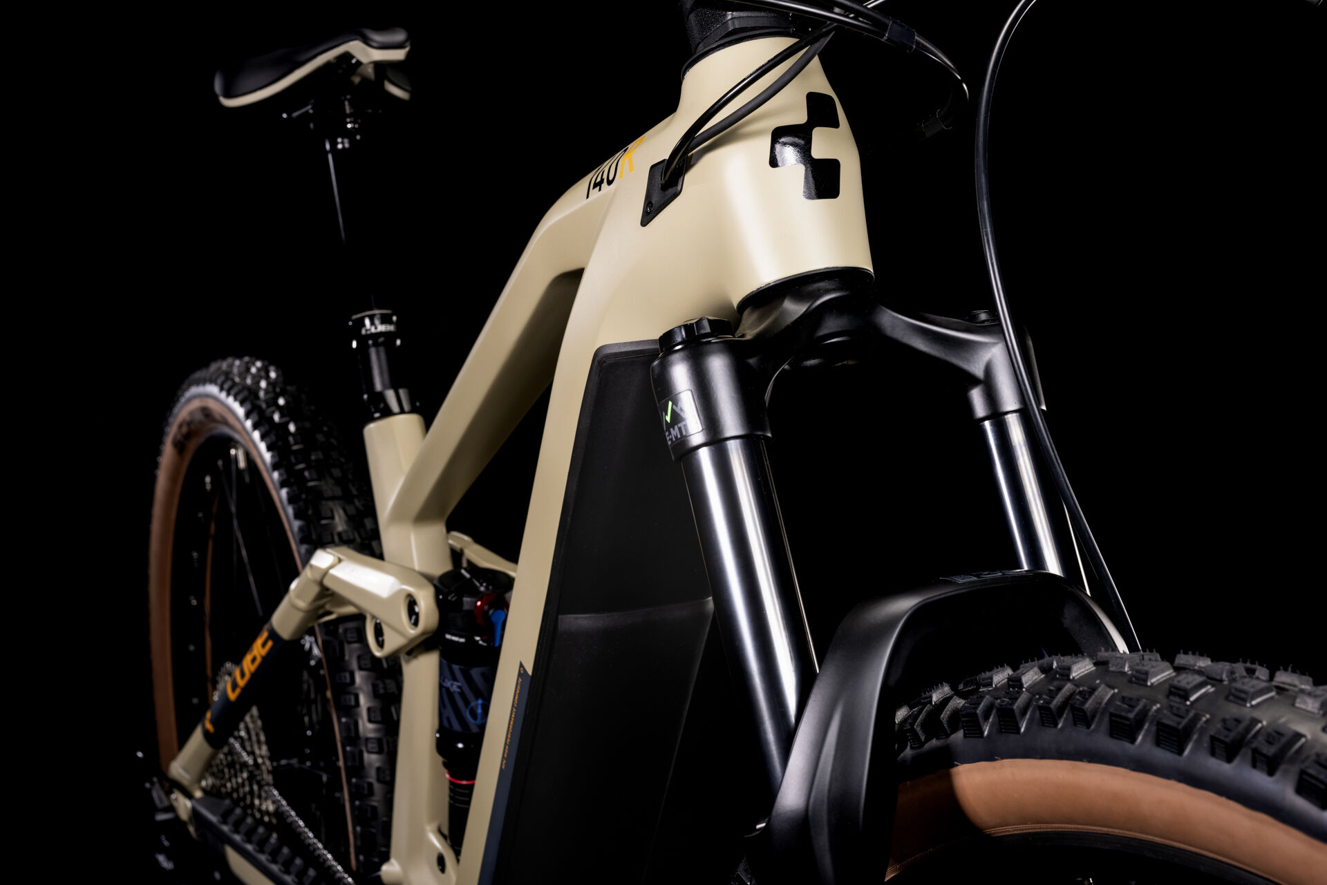 Cube Stereo Hybrid 140 HPC Race 625 desert´n´orange
