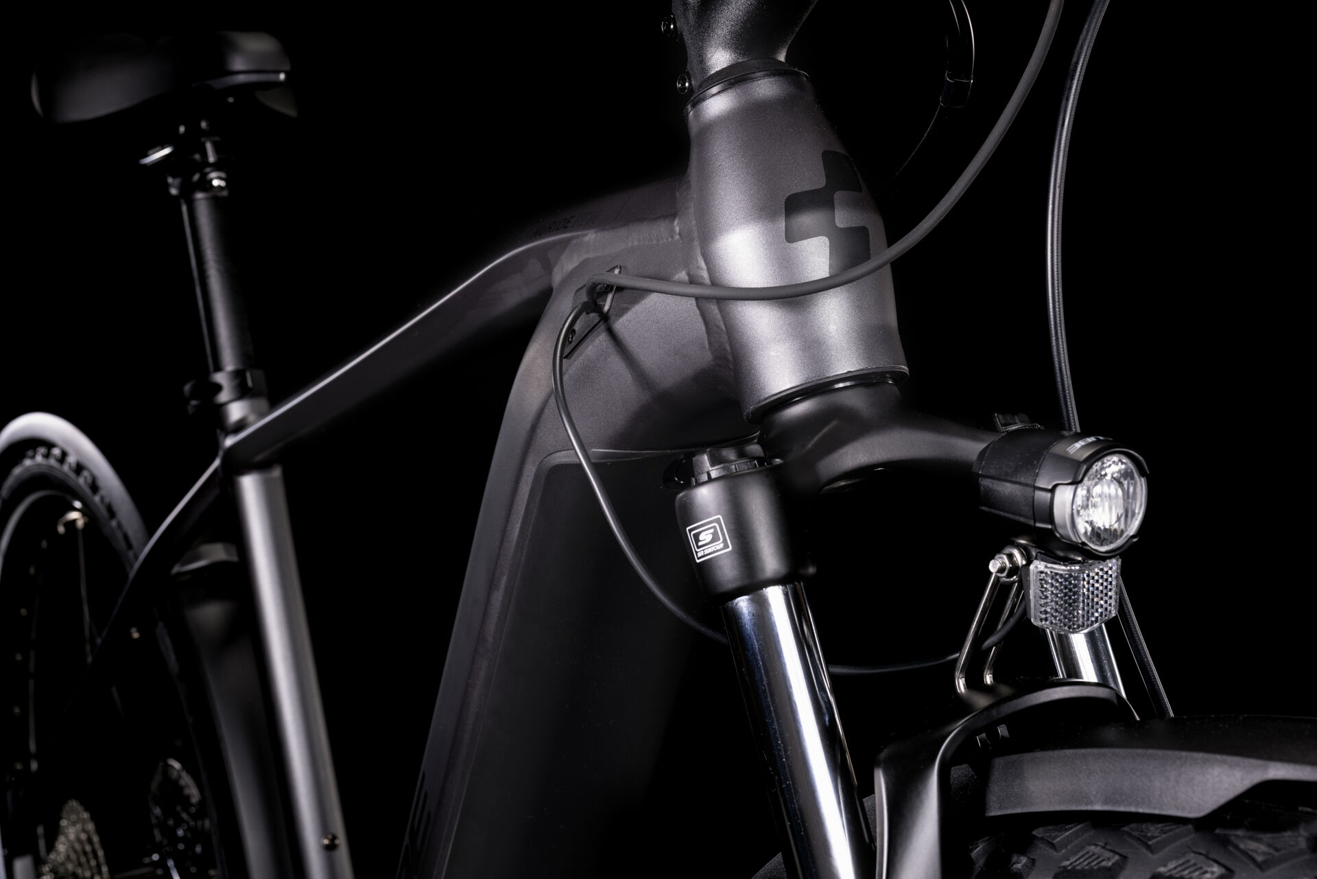 Cube Nuride Hybrid Performance 625 Allroad graphite´n´black