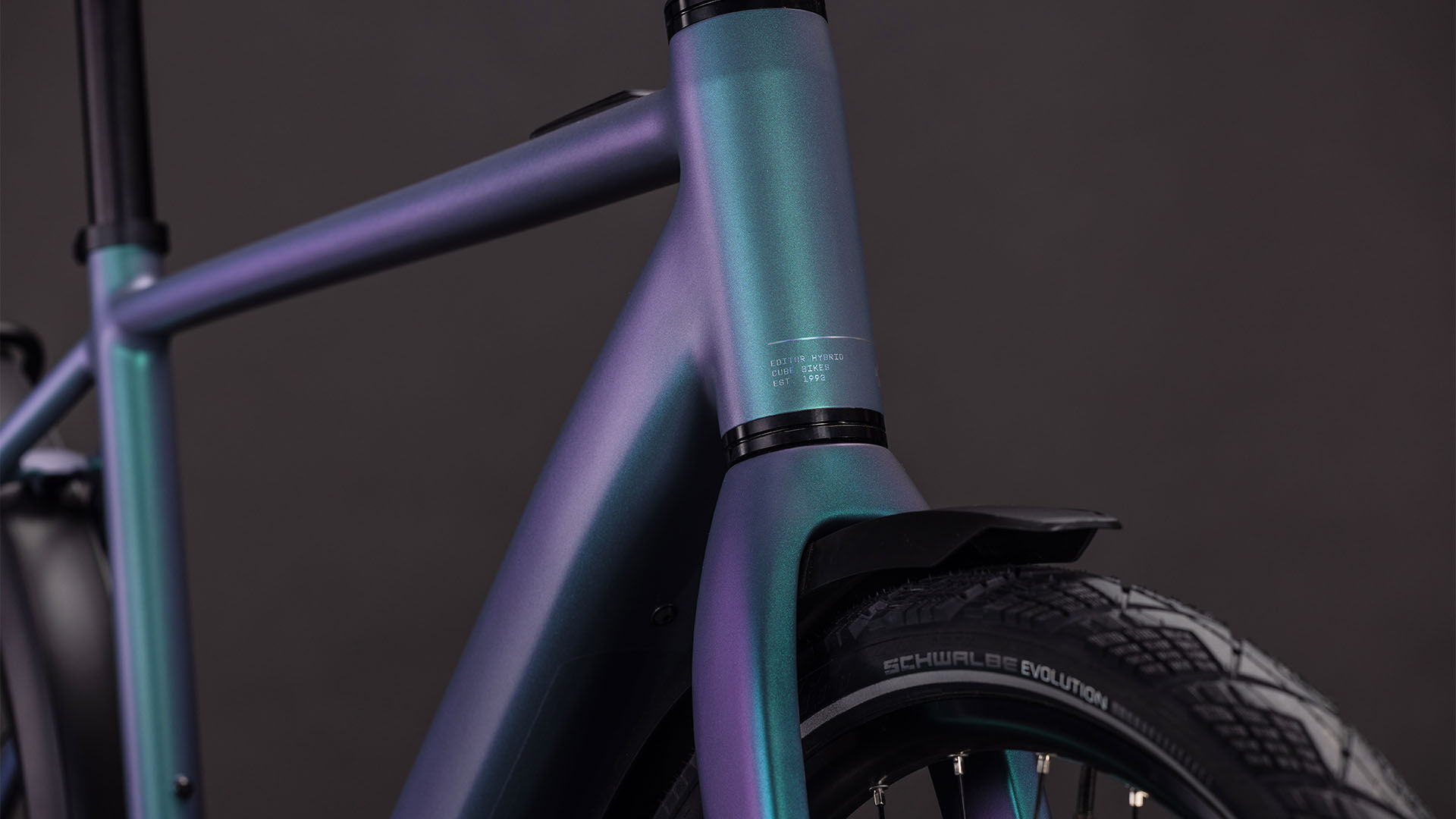 Cube Editor Hybrid SLT 400X FE smaragdgrey´n´prism UN3556 Fahrzeug mit Antrieb durch Lithium-Ionen- Batterien. Transport nach SV 388 und 666 ADR.