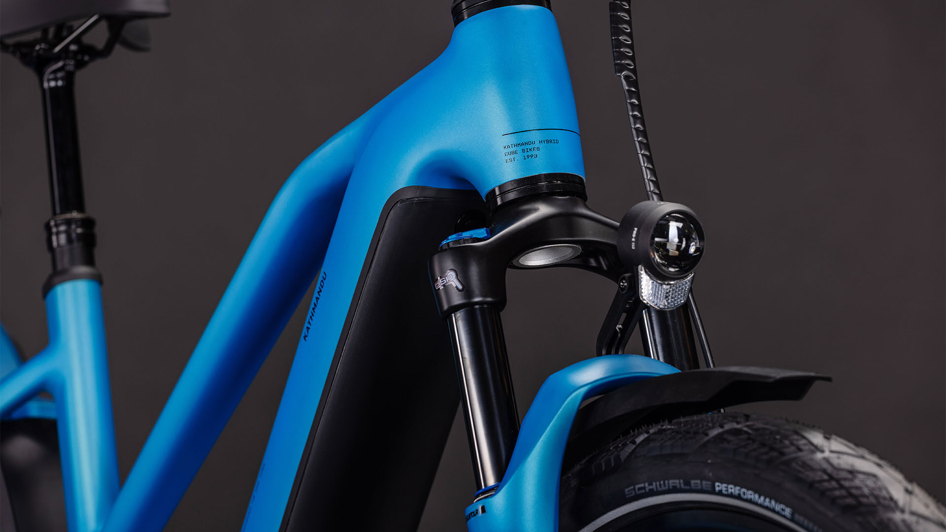 Cube Kathmandu Hybrid Comfort Pro 800 azure´n´black UN3556 Fahrzeug mit Antrieb durch Lithium-Ionen- Batterien. Transport nach SV 388 und 666 ADR.