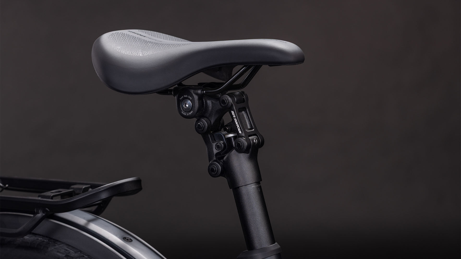 Cube Kathmandu Hybrid Pro 800 coal´n´black UN3556 Fahrzeug mit Antrieb durch Lithium-Ionen- Batterien. Transport nach SV 388 und 666 ADR.