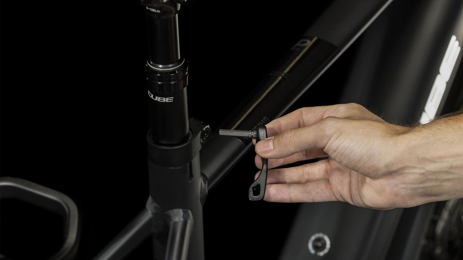 Cube Touring Hybrid Pro 625 black´n´metal 