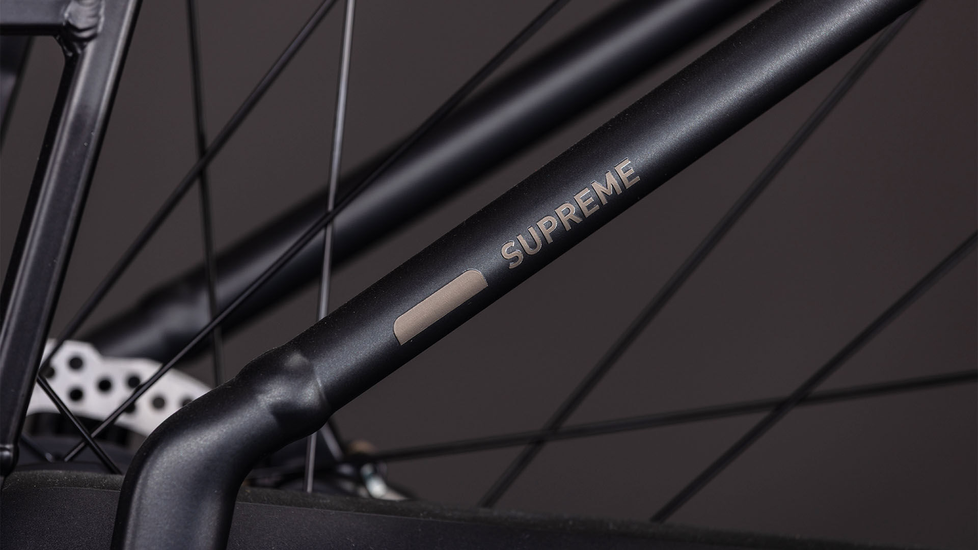 Cube Supreme Hybrid Comfort Pro 600 grey´n´chrome UN3556 Fahrzeug mit Antrieb durch Lithium-Ionen- Batterien. Transport nach SV 388 und 666 ADR.