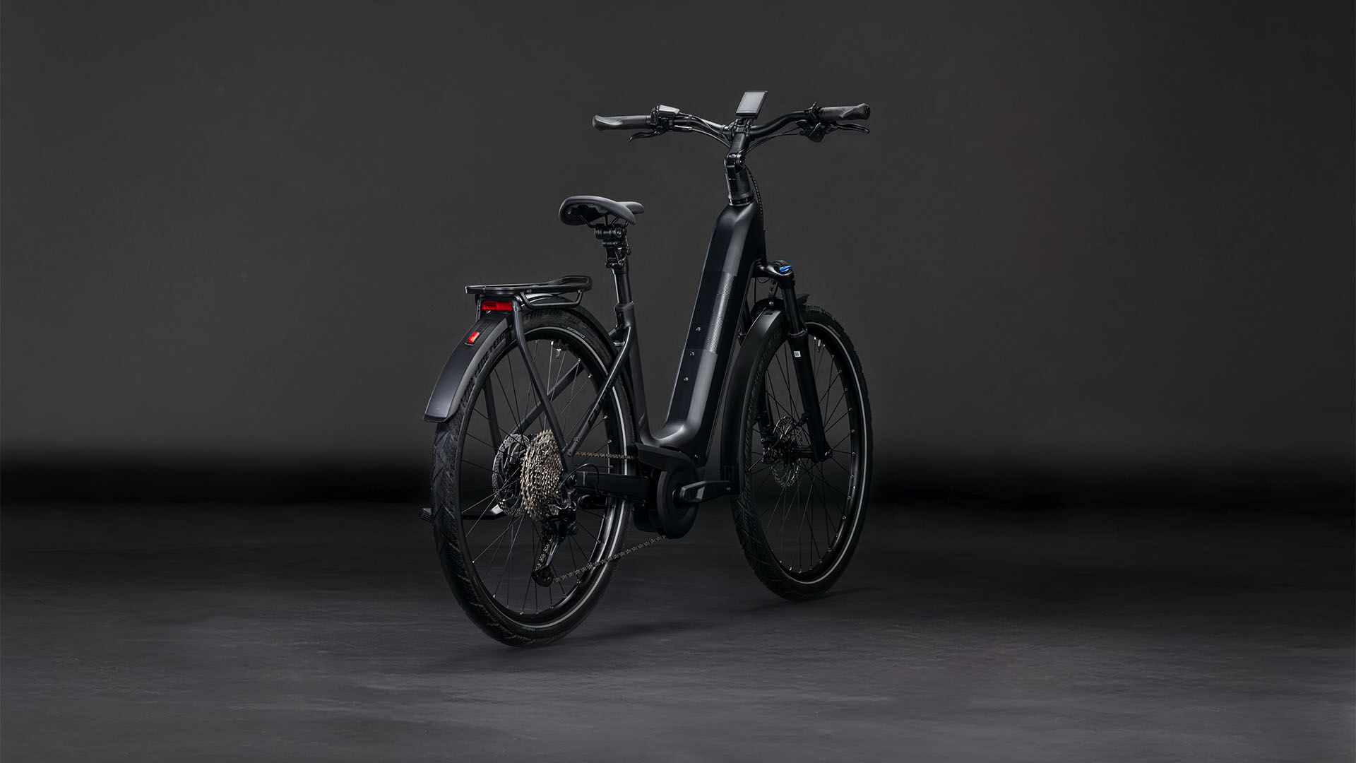 Cube Kathmandu Hybrid Pro 800 coal´n´black UN3556 Fahrzeug mit Antrieb durch Lithium-Ionen- Batterien. Transport nach SV 388 und 666 ADR.