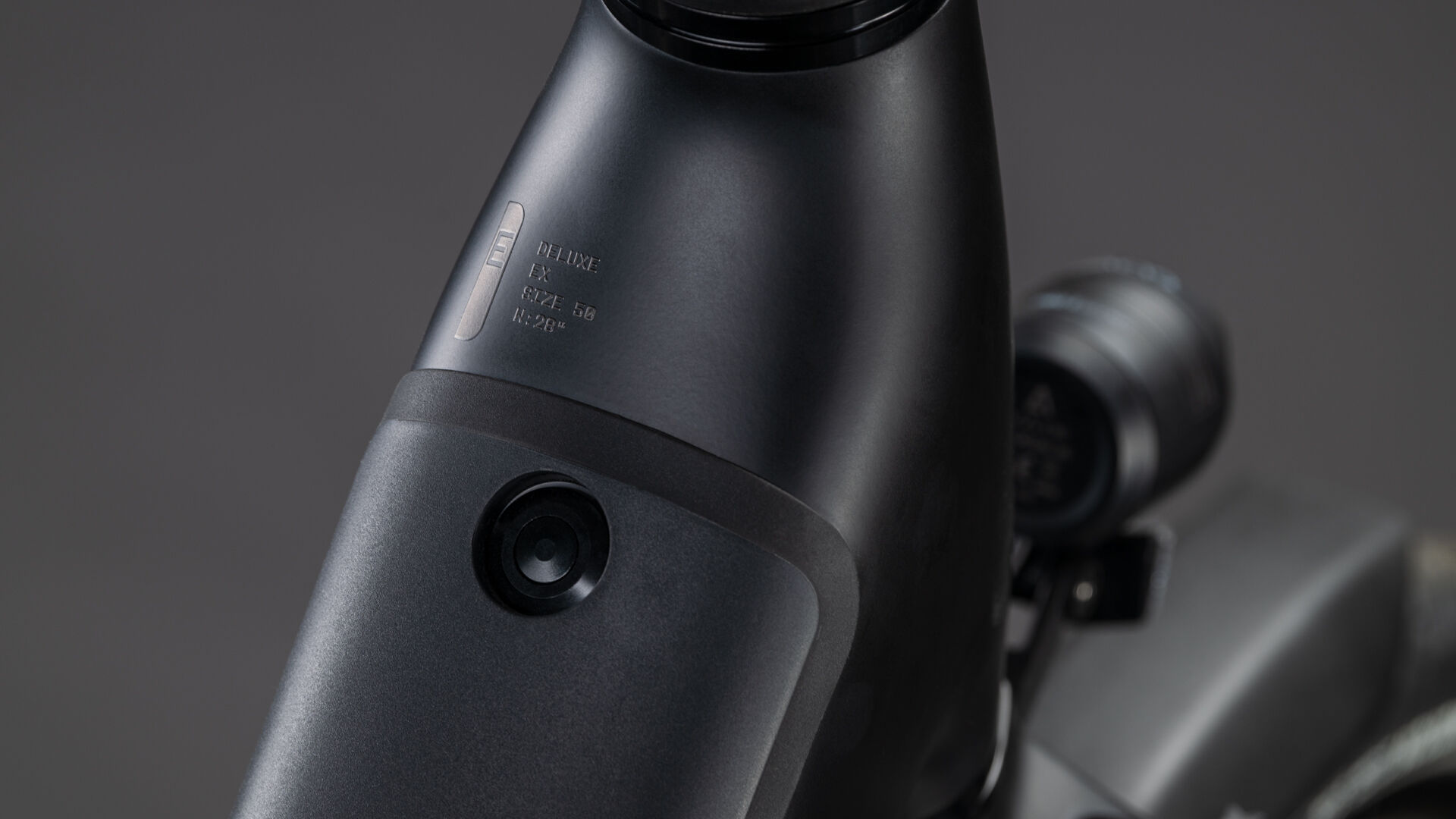 Cube Supreme RT Hybrid Deluxe EX 600 black´n´chrome UN3556 Fahrzeug mit Antrieb durch Lithium-Ionen- Batterien. Transport nach SV 388 und 666 ADR.