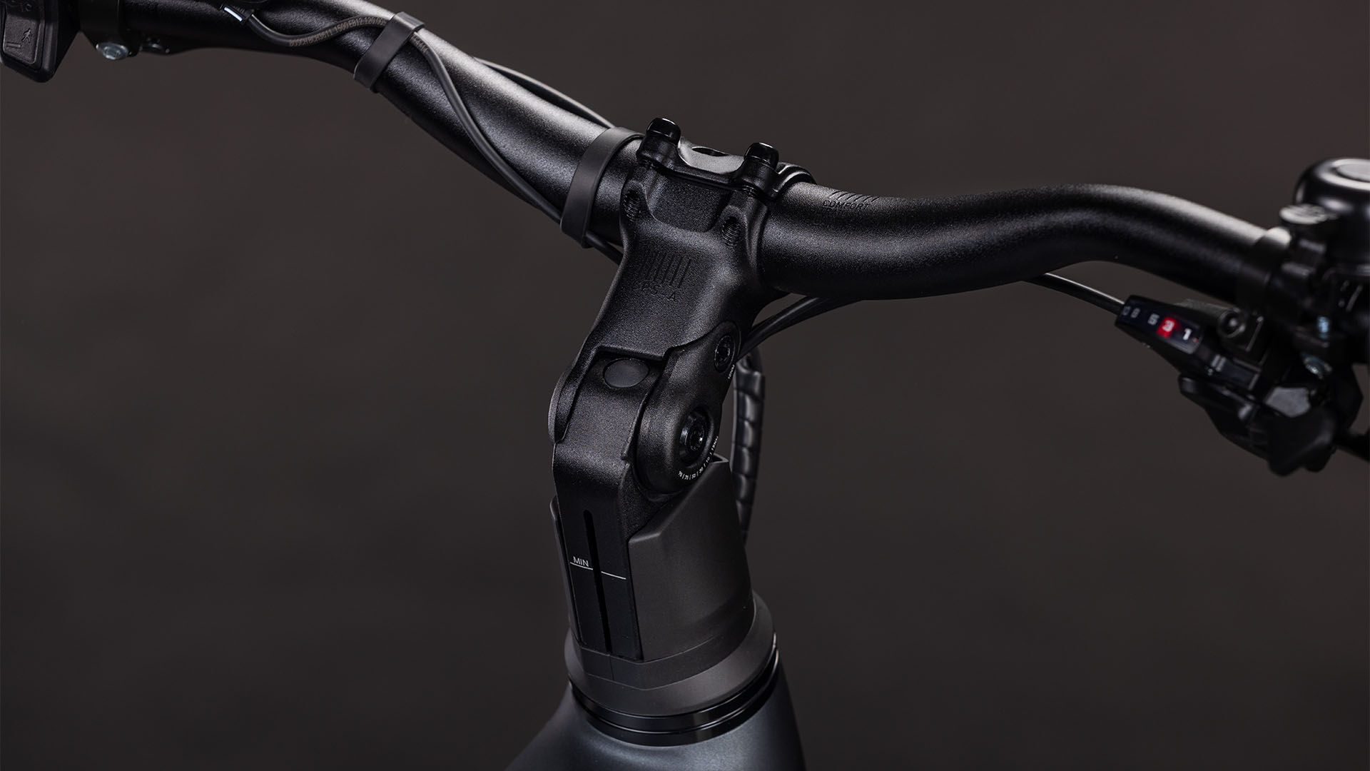 Cube Kathmandu Hybrid ONE 800 metallicgrey´n´grey UN3556 Fahrzeug mit Antrieb durch Lithium-Ionen- Batterien. Transport nach SV 388 und 666 ADR.