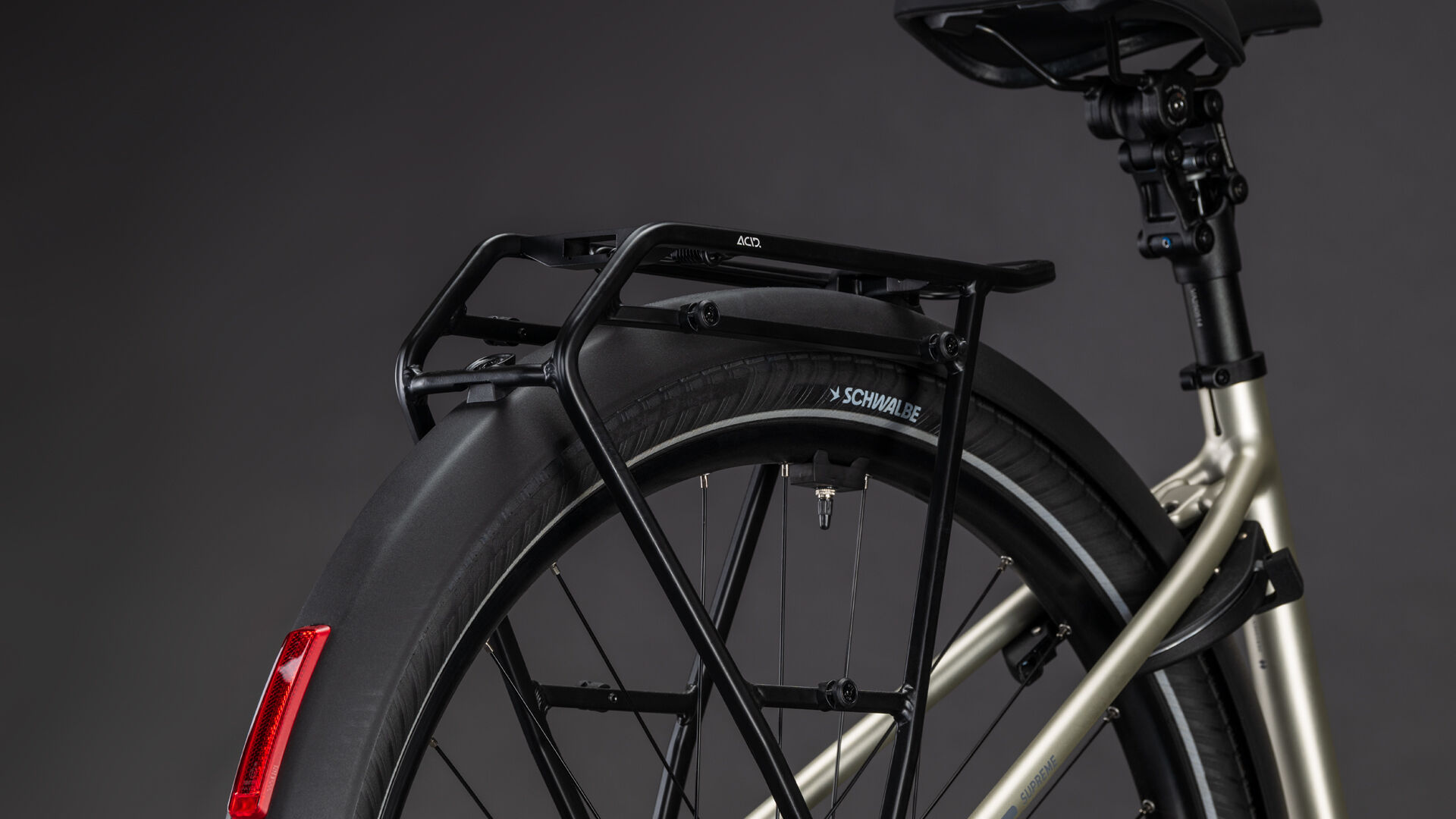 Cube Supreme RT Hybrid Comfort EXC 600 champagne´n´grey UN3556 Fahrzeug mit Antrieb durch Lithium-Ionen- Batterien. Transport nach SV 388 und 666 ADR.