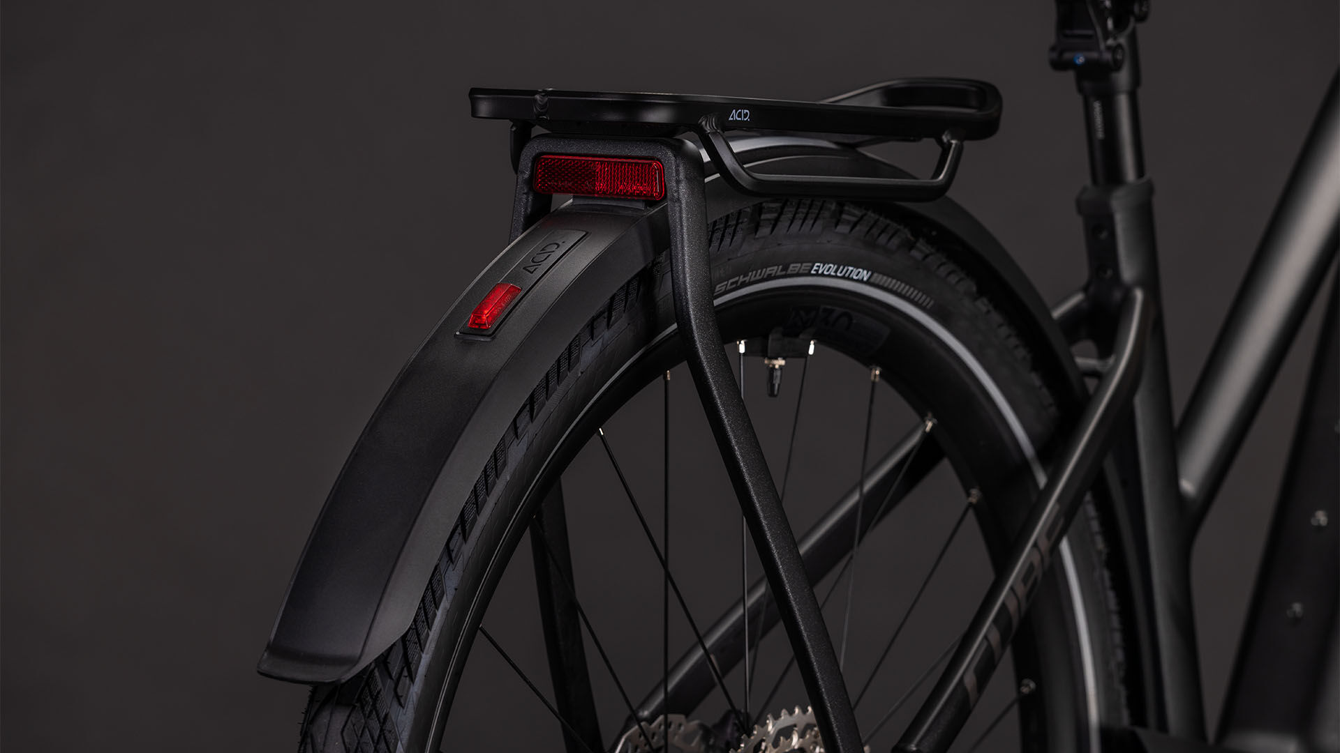 Cube Kathmandu Hybrid SLX 800 silverdust´n´chrome UN3556 Fahrzeug mit Antrieb durch Lithium-Ionen- Batterien. Transport nach SV 388 und 666 ADR.