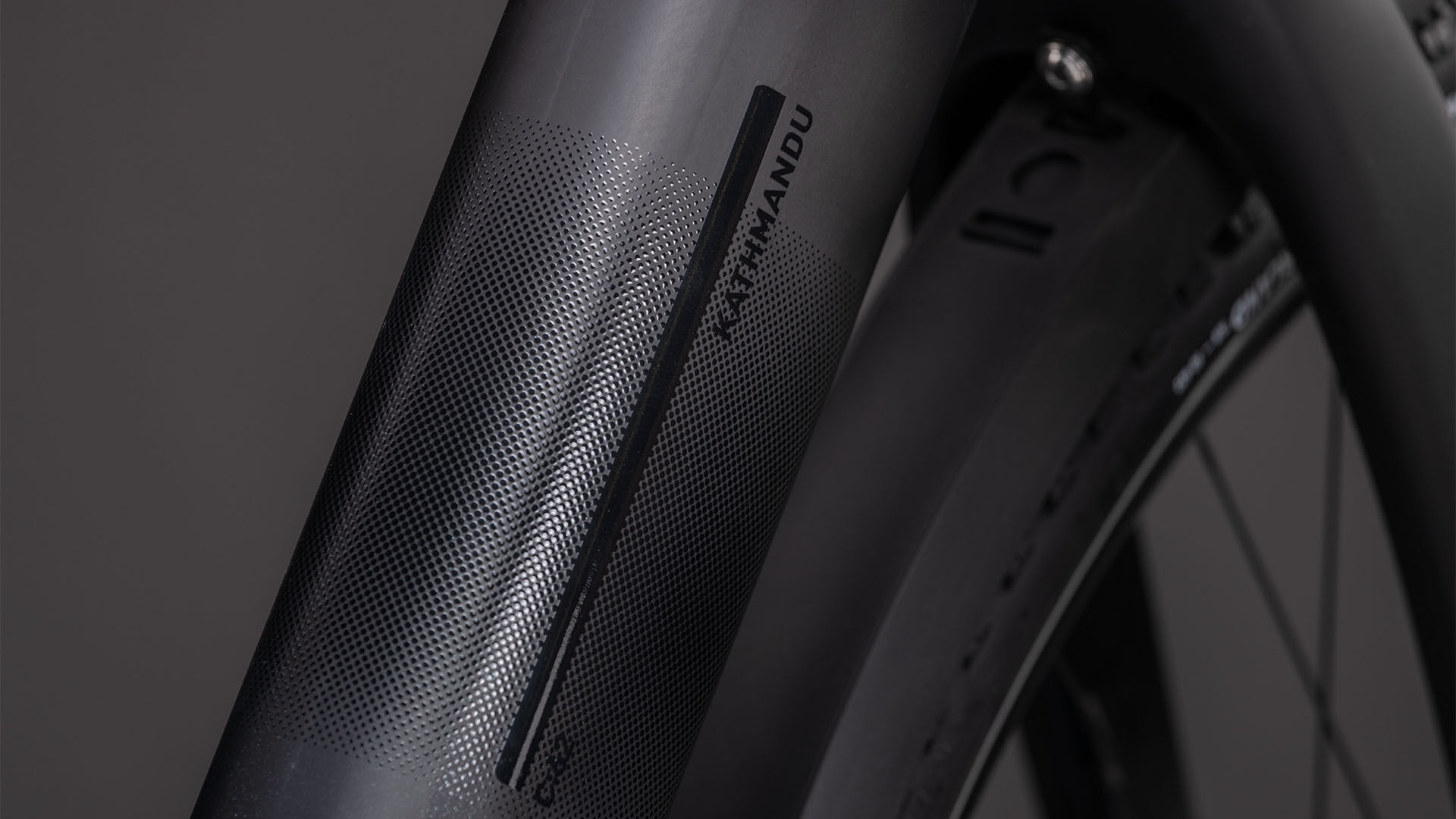 Cube Kathmandu Hybrid C:62 SLX 400X liquidblack´n´bluedust UN3556 Fahrzeug mit Antrieb durch Lithium-Ionen- Batterien. Transport nach SV 388 und 666 ADR.