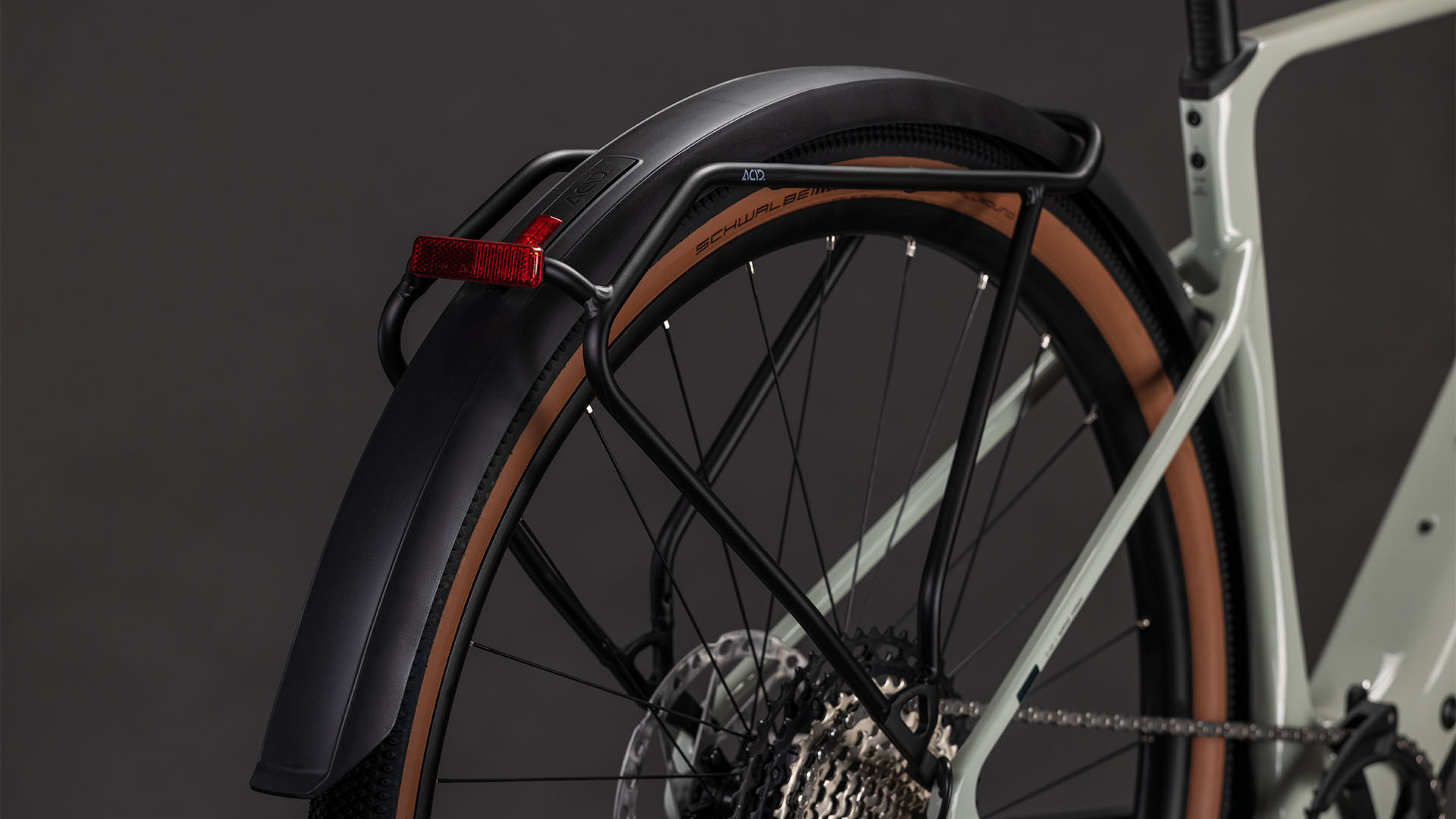 Cube Nuroad Hybrid C:62 Race 400X FE reedbeige´n´black UN3556 Fahrzeug mit Antrieb durch Lithium-Ionen- Batterien. Transport nach SV 388 und 666 ADR.