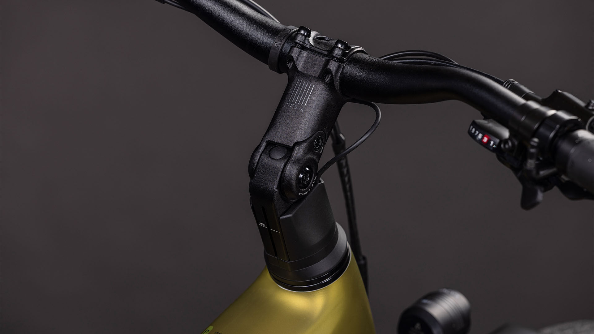 Cube Touring Hybrid Pro 800 goldenlime´n´black UN3556 Fahrzeug mit Antrieb durch Lithium-Ionen- Batterien. Transport nach SV 388 und 666 ADR.