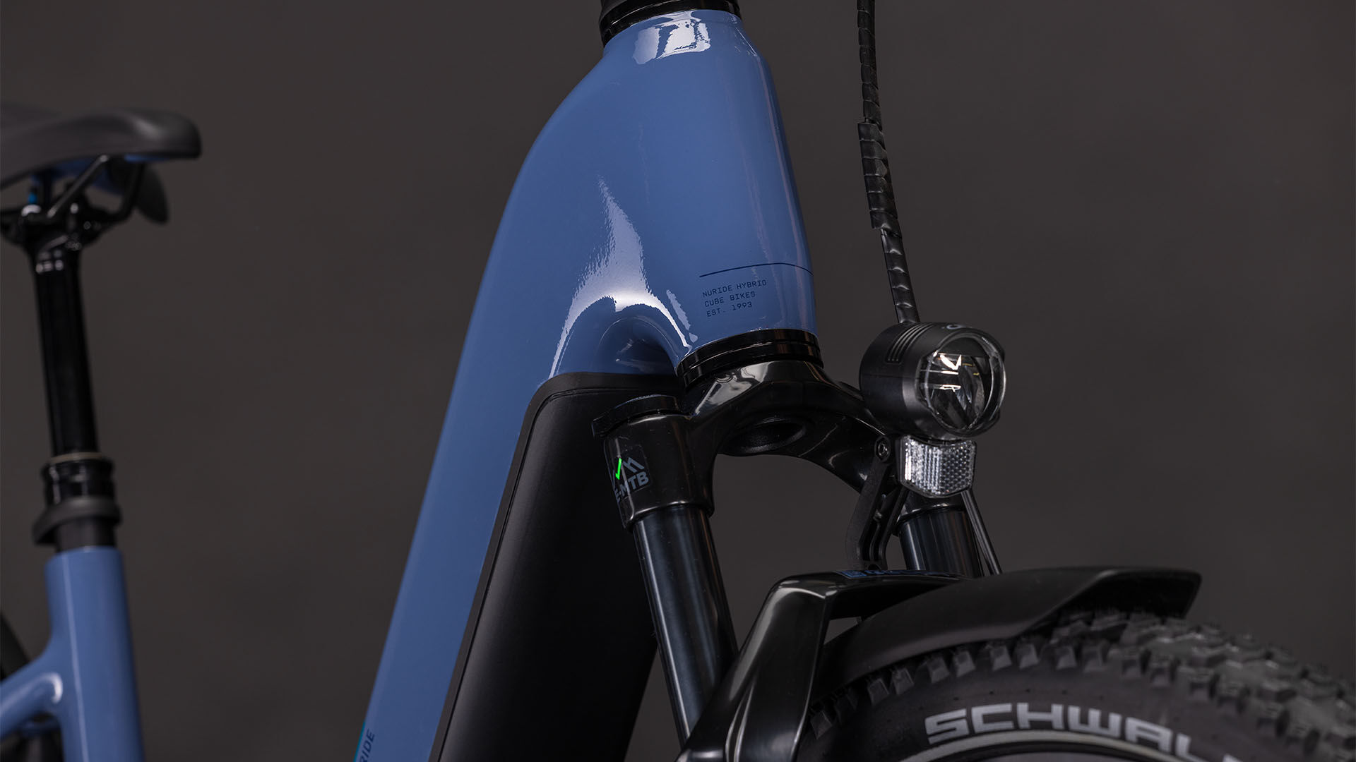 Cube Nuride Hybrid EXC 800 jeansblue´n´blue UN3556 Fahrzeug mit Antrieb durch Lithium-Ionen- Batterien. Transport nach SV 388 und 666 ADR.