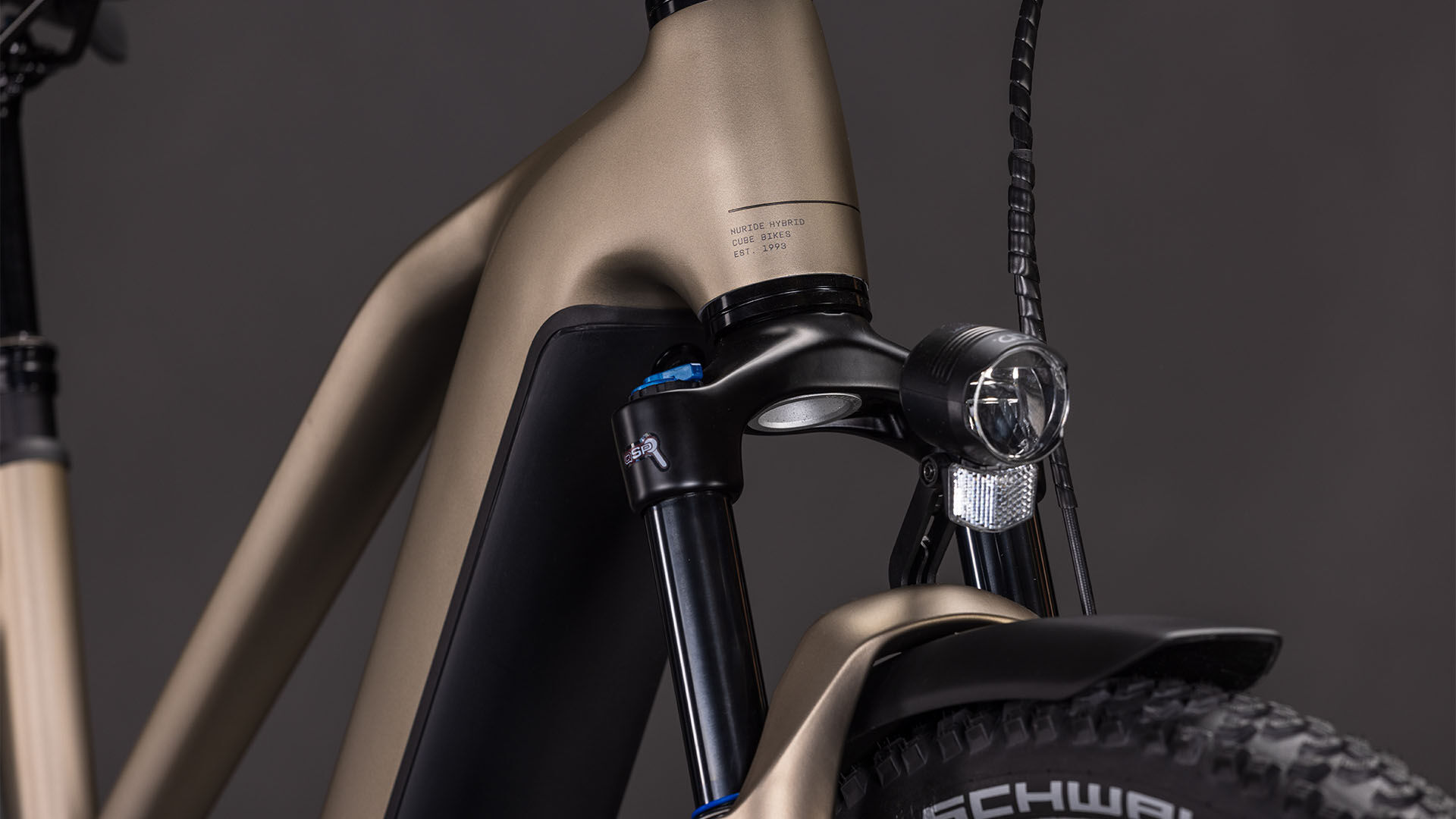 Cube Nuride Hybrid Pro 800 flashstone´n´chrome UN3556 Fahrzeug mit Antrieb durch Lithium-Ionen- Batterien. Transport nach SV 388 und 666 ADR.