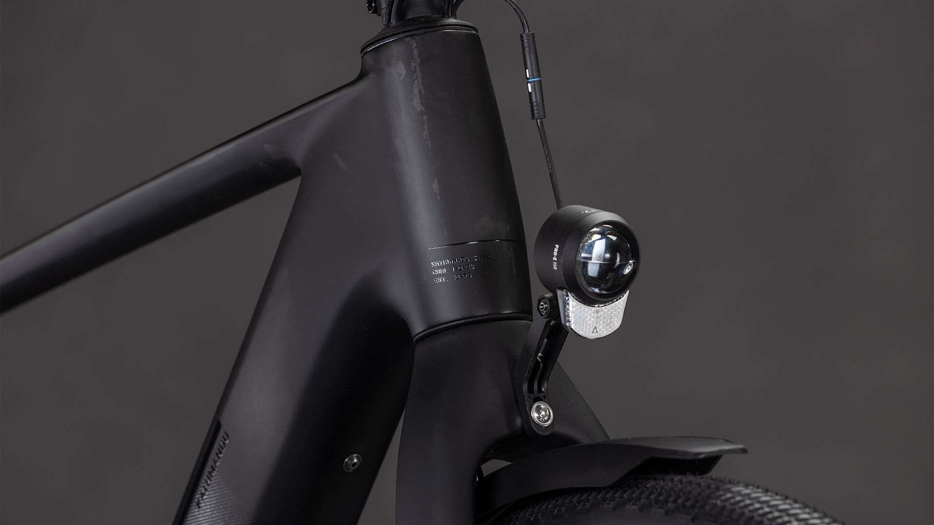 Cube Kathmandu Hybrid C:62 SLX 400X liquidblack´n´bluedust UN3556 Fahrzeug mit Antrieb durch Lithium-Ionen- Batterien. Transport nach SV 388 und 666 ADR.