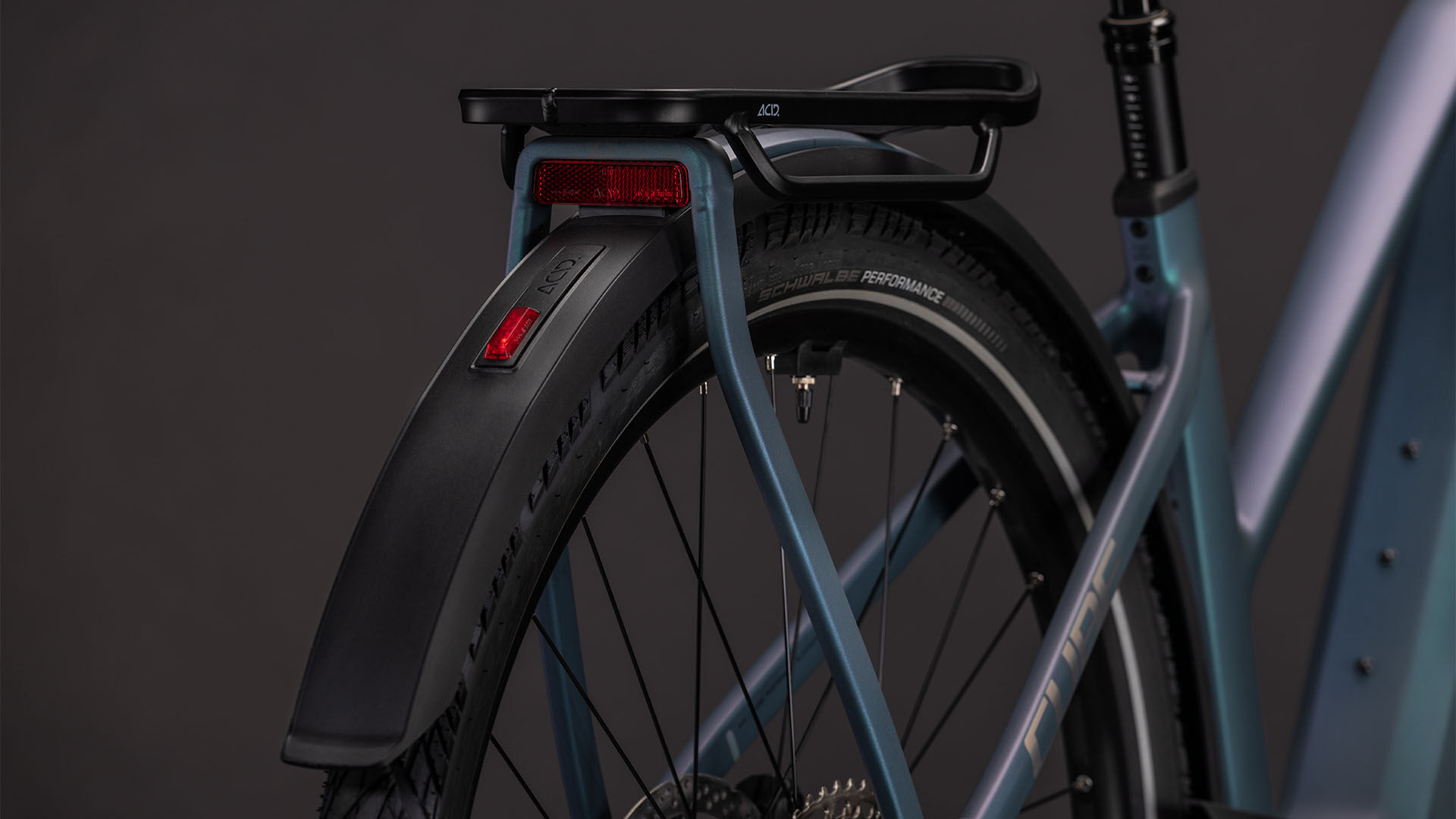 Cube Kathmandu Hybrid EXC 800 smaragdgrey´n´prism UN3556 Fahrzeug mit Antrieb durch Lithium-Ionen- Batterien. Transport nach SV 388 und 666 ADR.