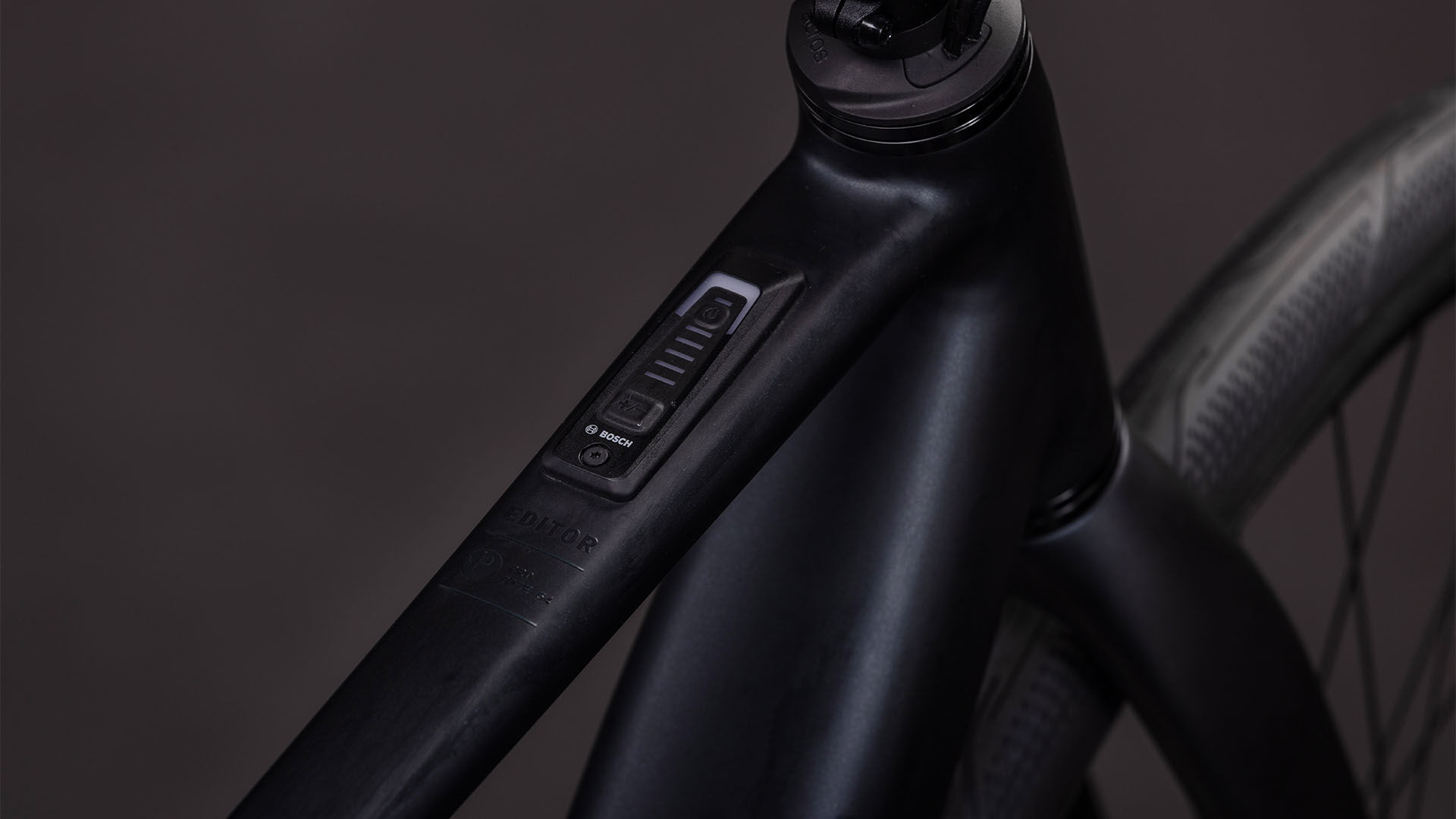 Cube Editor Hybrid Pro 400X coal´n´prism UN3556 Fahrzeug mit Antrieb durch Lithium-Ionen- Batterien. Transport nach SV 388 und 666 ADR.