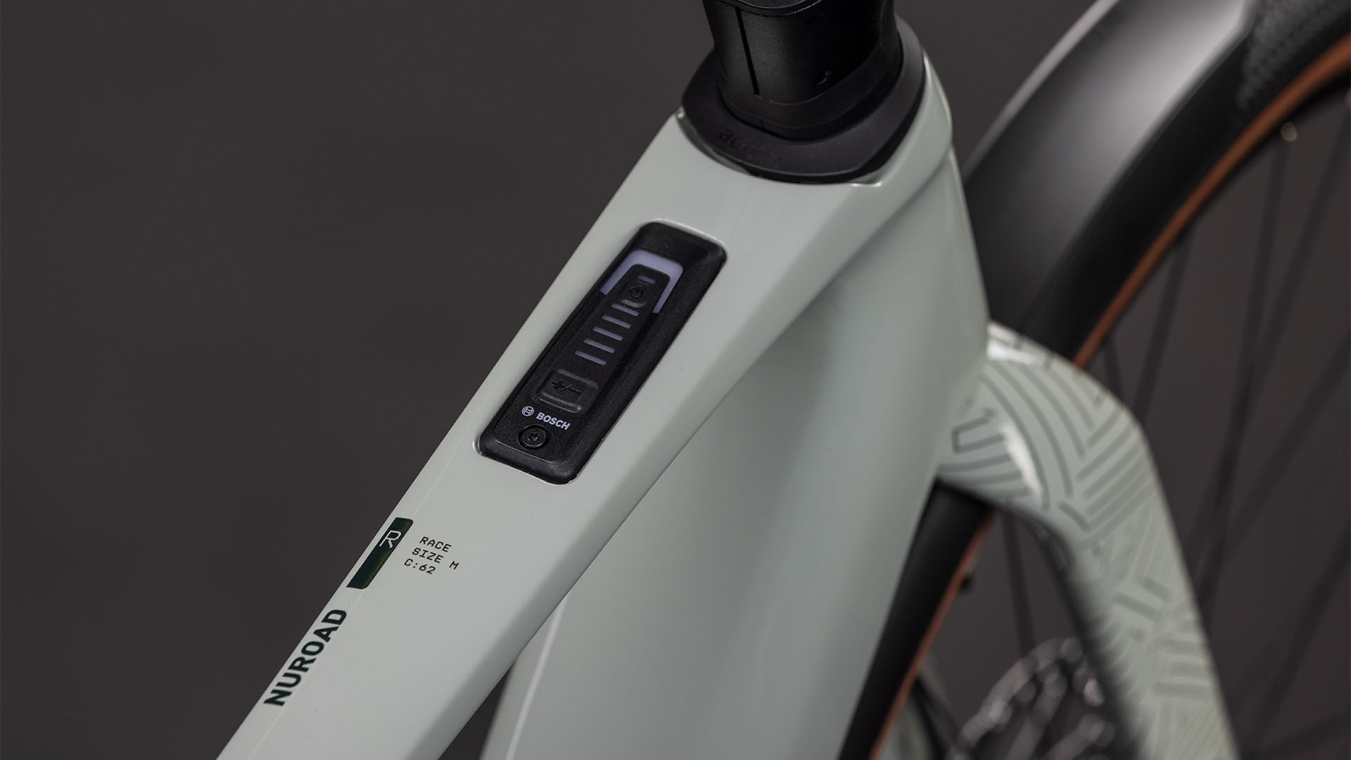 Cube Nuroad Hybrid C:62 Race 400X FE reedbeige´n´black UN3556 Fahrzeug mit Antrieb durch Lithium-Ionen- Batterien. Transport nach SV 388 und 666 ADR.