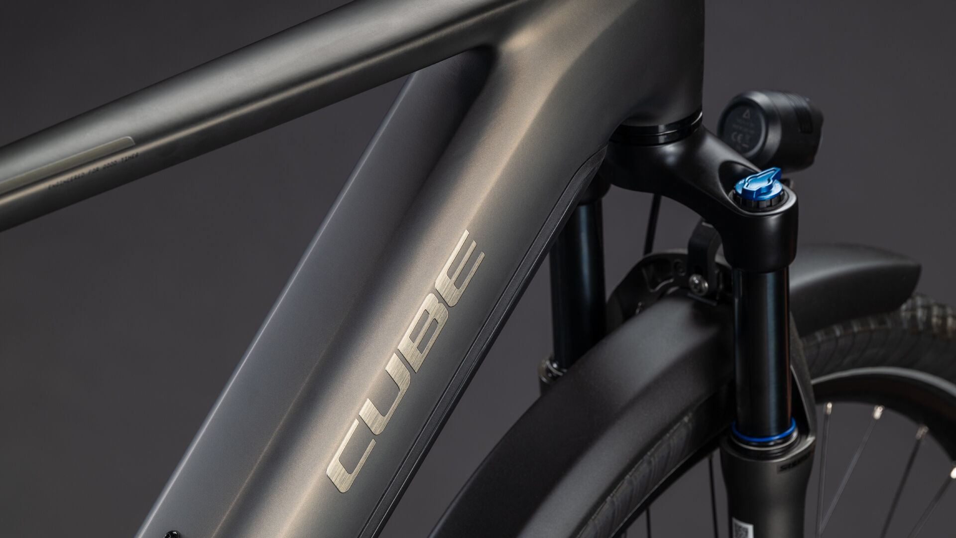 Cube Touring Hybrid Comfort SLX 800 charcoal´n´chrome UN3556 Fahrzeug mit Antrieb durch Lithium-Ionen- Batterien. Transport nach SV 388 und 666 ADR.