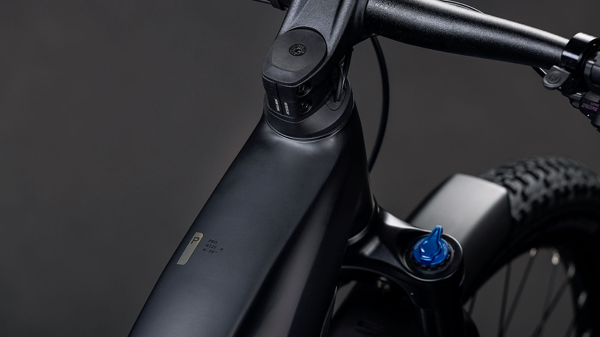 Cube Reaction Hybrid Pro 800 FE blackline UN3556 Fahrzeug mit Antrieb durch Lithium-Ionen- Batterien. Transport nach SV 388 und 666 ADR.
