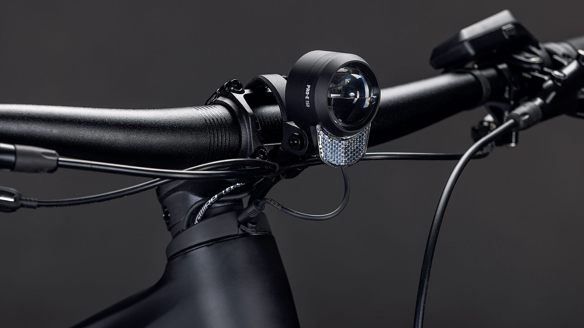 Cube Reaction Hybrid Pro 800 FE blackline UN3556 Fahrzeug mit Antrieb durch Lithium-Ionen- Batterien. Transport nach SV 388 und 666 ADR.