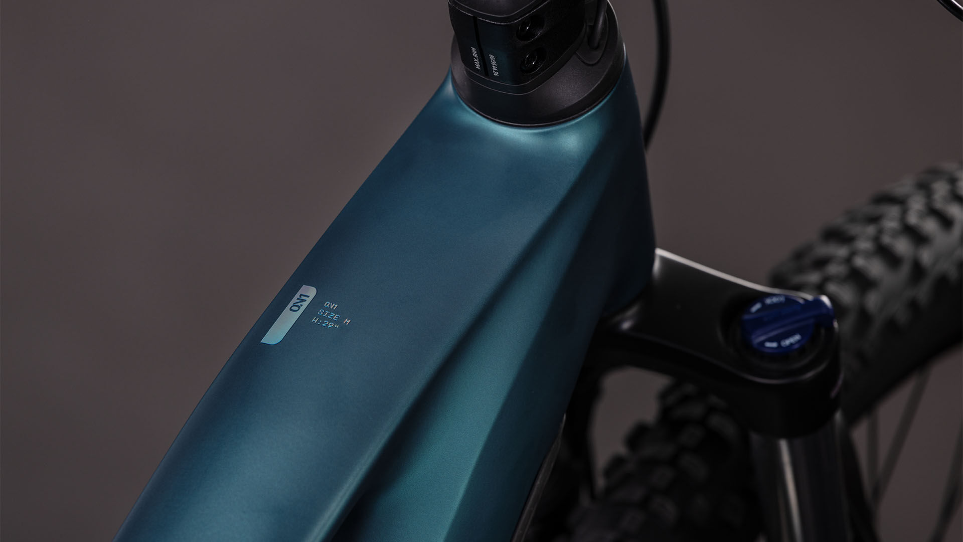 Cube Reaction Hybrid ONE 800 royalgreen´n´prism UN3556 Fahrzeug mit Antrieb durch Lithium-Ionen- Batterien. Transport nach SV 388 und 666 ADR.